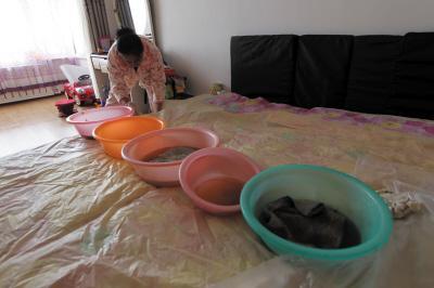 通渭楼上漏水，住户失联，小区没物管，业主维权难！律师来支招……